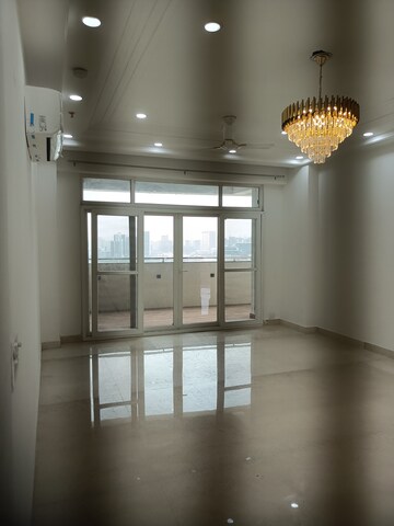 Room in 4 BHK Apartment at Parx Laureate, Sector 108 – for Rent