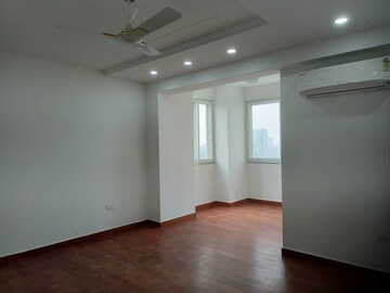 Room in 4 BHK Apartment at Parx Laureate, Sector 108 – for Rent
