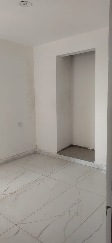 Room in 3 BHK Apartment at Patiala Road – for Sale