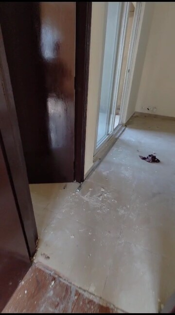 Room in 2 BHK Apartment at La Residentia, Tech Zone 4 Greater Noida – for Sale