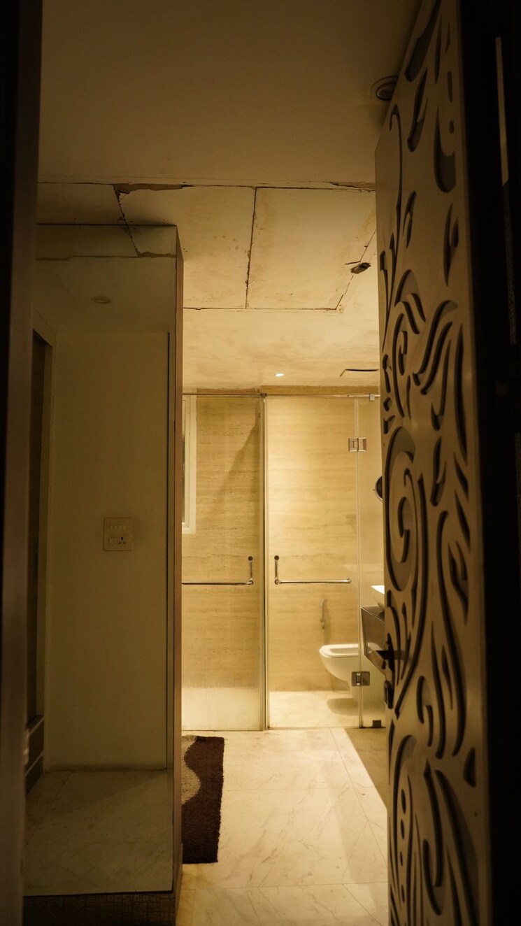 Bathroom, new industrial township 5 Bedroom 3000 Sq.Ft. Builder Floor In New Industrial Township Faridabad 7453361