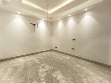Room in 4 BHK Builder Floor at Vasant Kunj – for Sale