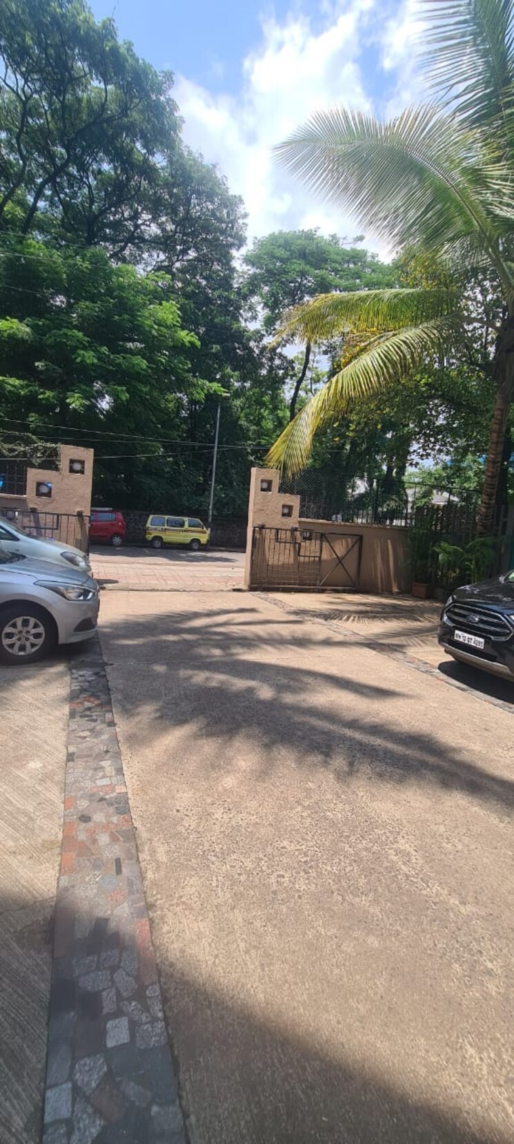  Parking, farrjeste-apartments 3 Bedroom 2500 Sq.Ft. Penthouse In Boat Club Road Pune 7454116