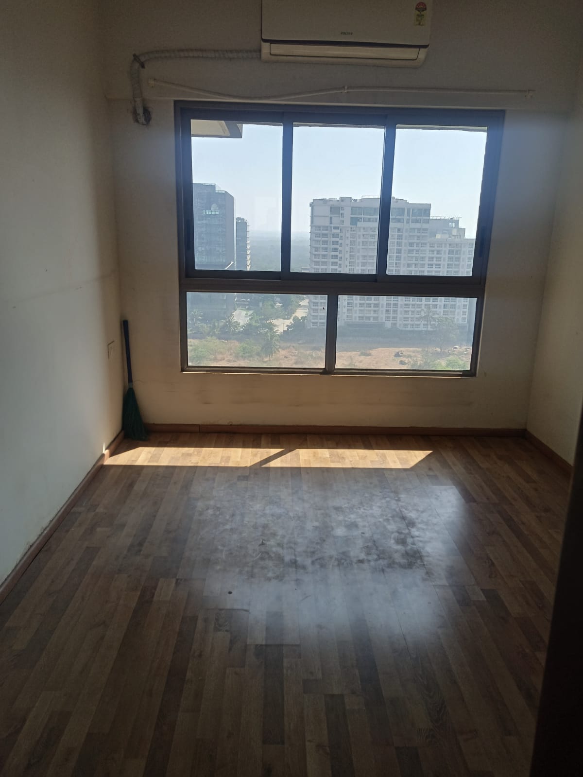 2 BHK Apartment For Rent in Nirmal Lifestyle Zircon Mulund West Mumbai  7454127