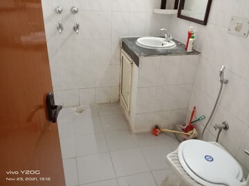 Bathroom in 3 BHK Builder Floor at Ardee City, Sector 52 – for Sale