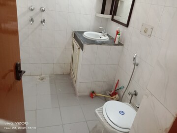 Bathroom in 3 BHK Builder Floor at Ardee City, Sector 52 – for Sale