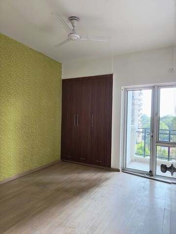 Room in 3 BHK Apartment at Moti Nagar – for Sale