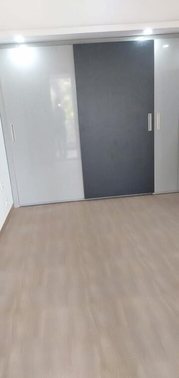 Room in 3 BHK Apartment at Samridhi Grand Avenue, Tech Zone 4 Greater Noida – for Sale