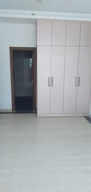 Room in 3 BHK Apartment at Samridhi Grand Avenue, Tech Zone 4 Greater Noida – for Sale