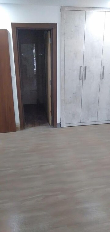 Room in 4 BHK Apartment at Sikka Kaamya Greens, Sector 10 Greater Noida – for Sale
