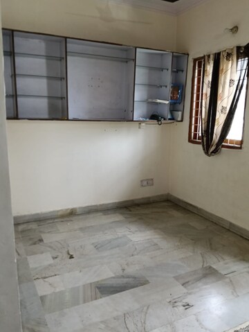 Room in 3 BHK Apartment at Patparganj – for Sale