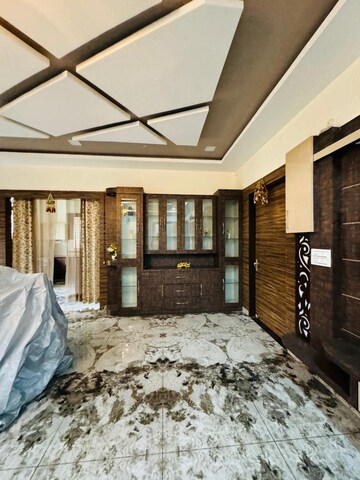 Parking in 6+ BHK Independent House at Gomti Nagar – for Sale