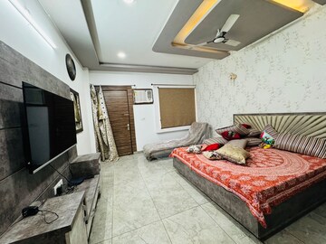 Bedroom in 6+ BHK Independent House at Gomti Nagar – for Sale