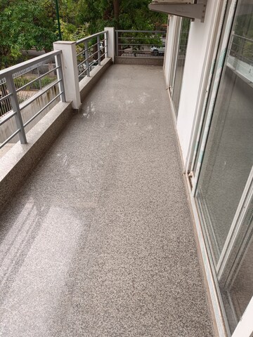 Balcony in 2 BHK Builder Floor at Unitech South City II, Sector 50 – for Rent
