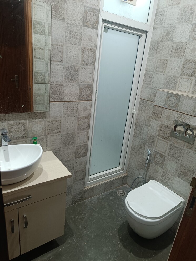 Bathroom, unitech-south-city-ii 2 Bedroom 1200 Sq.Ft. Builder Floor In Sector 50 Gurgaon 7454758