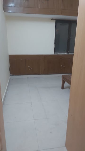 Room in 2.5 BHK Apartment at Mayur Vihar – for Sale