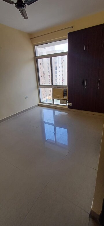 Room in 2 BHK Apartment at Piyush Heights, Sector 89 – for Sale