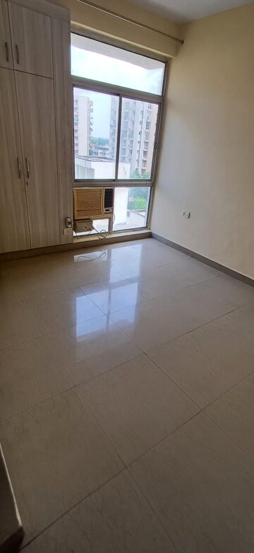 Room in 2 BHK Apartment at Piyush Heights, Sector 89 – for Sale