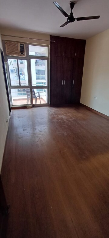 Room in 3 BHK Apartment at Piyush Heights, Sector 89 – for Sale