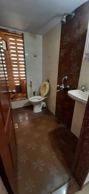 Master Bedroom in 2.5 BHK Apartment at Menda Heritage, Chembur – for Sale