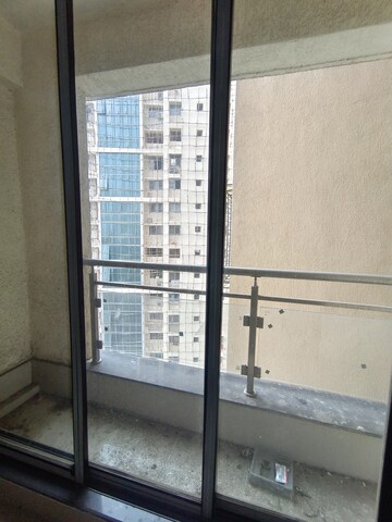 Room in 3 BHK Apartment at Haware Dahlia, Kasarvadavali – for Sale