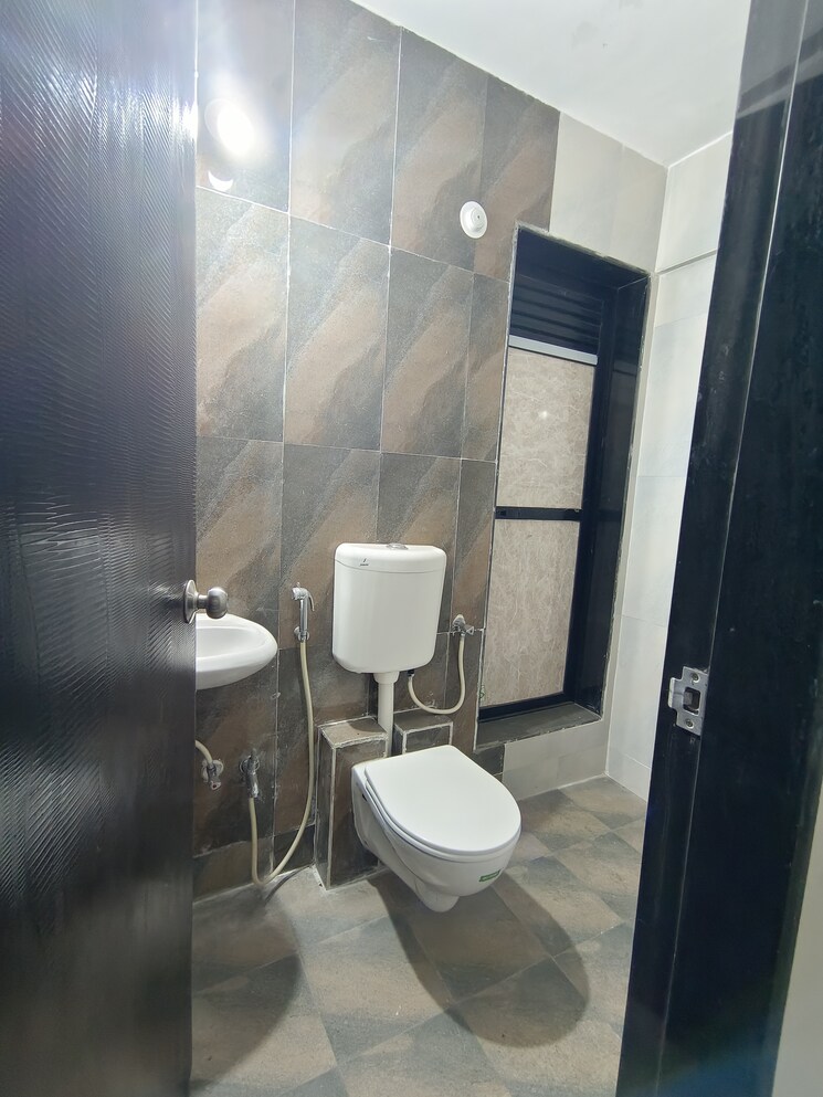 Bathroom, haware-dahlia 3 Bedroom 850 Sq.Ft. Apartment In Kasarvadavali Thane 7454991