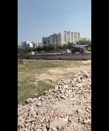  Showroom For Sale in Sethi Max Royale, Sector 76