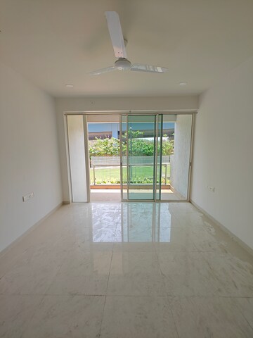Room in 3 BHK Apartment at L&T Seawoods Residences Phase 2, Seawoods – for Sale