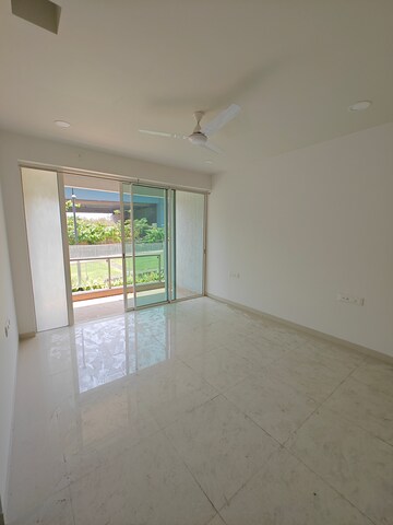Room in 3 BHK Apartment at L&T Seawoods Residences Phase 2, Seawoods – for Sale