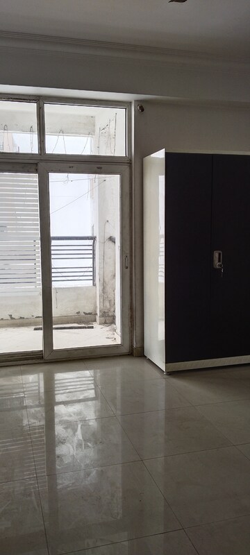 Room in 3 BHK Apartment at Ramprastha Pearl Court, Vaishali Sector 7 – for Sale