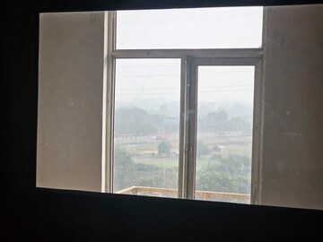 Room in 3 BHK Builder Floor at BPTP District, Sector 81 – for Sale