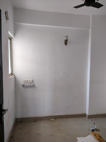 Room in 2.5 BHK Apartment at Nimbus The Hyde park, Sector 78 – for Sale