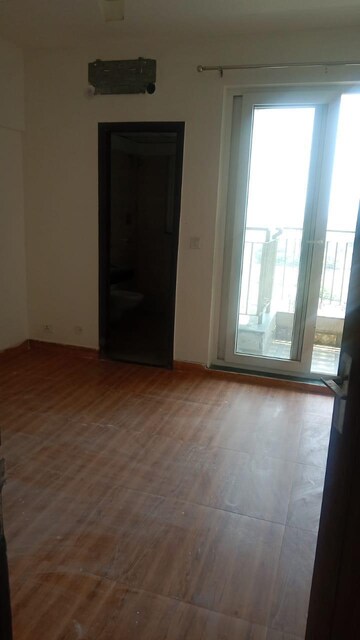 Room in 3 BHK Apartment at Bptp Park 81, Sector 81 – for Sale