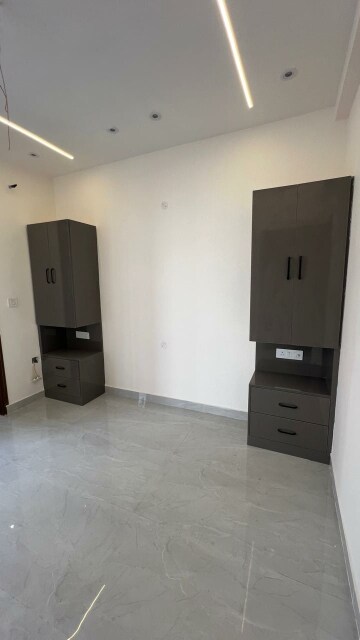 Room in 3 BHK Apartment at Peer Mucchalla – for Sale