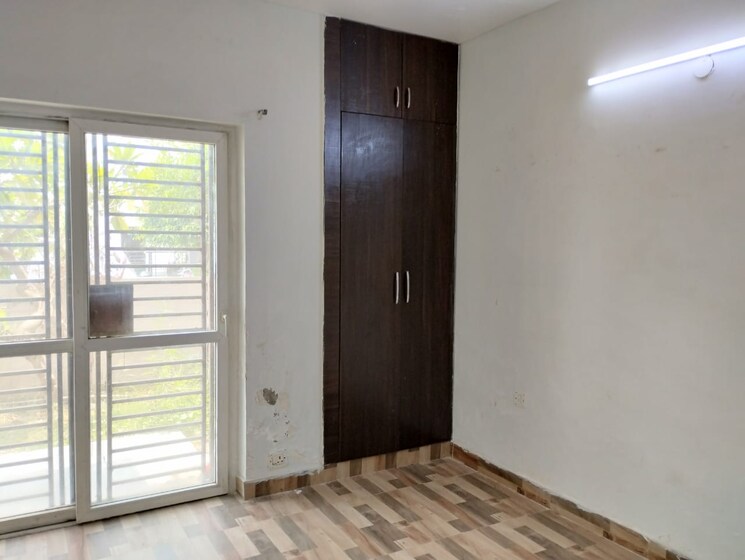 Room, puri-pratham 3 Bedroom 1600 Sq.Ft. Apartment In Sector 84 Faridabad 7455927