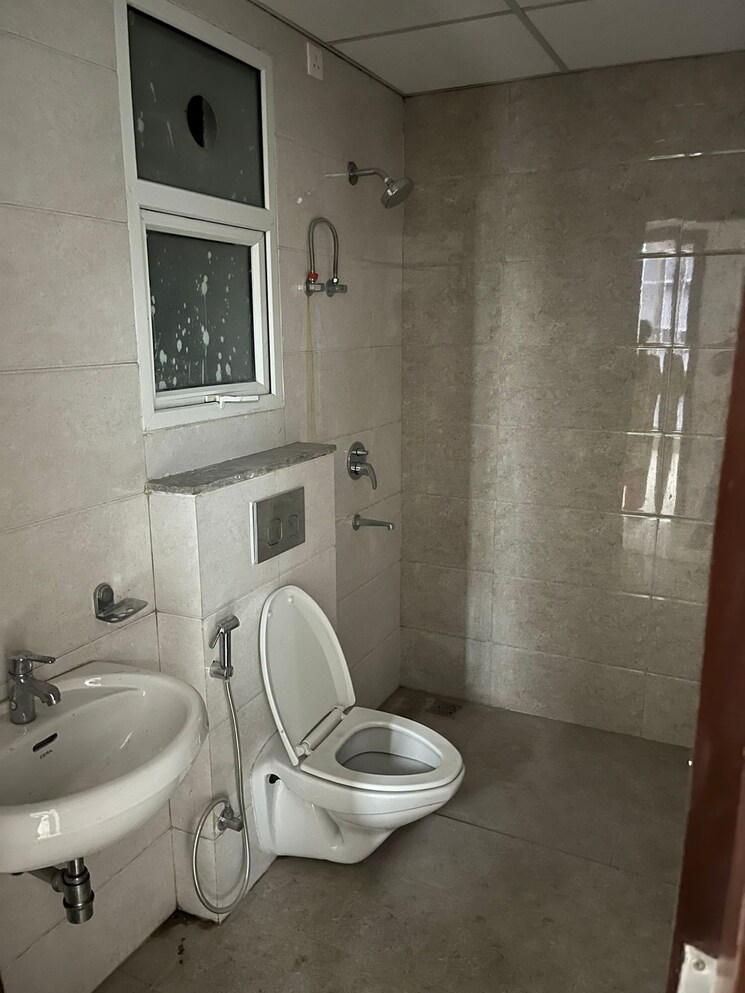 Bathroom, omaxe-heights 4 Bedroom 2430 Sq.Ft. Apartment In Sector 86 Faridabad 7455974