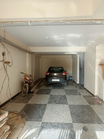 Parking in 3 BHK Builder Floor at Chattarpur – for Sale