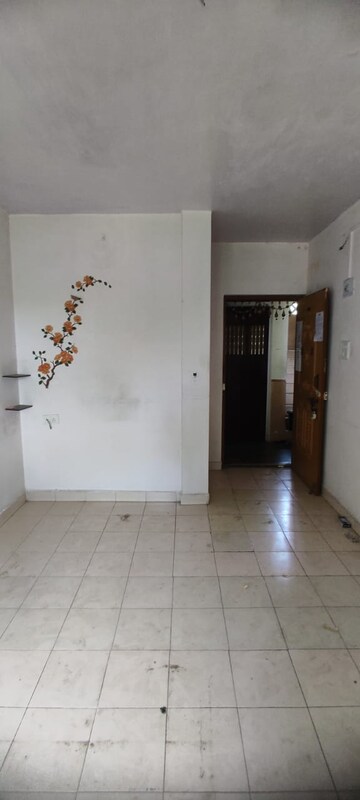 Room in 1 RK Apartment at Swastik Park CHS, Ghodbunder Road – for Sale