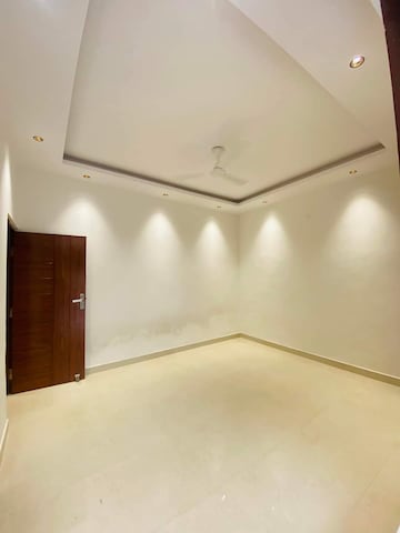 Room in 3 BHK Builder Floor at Sainik Colony – for Sale
