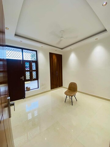 Room in 3 BHK Builder Floor at Sainik Colony – for Sale