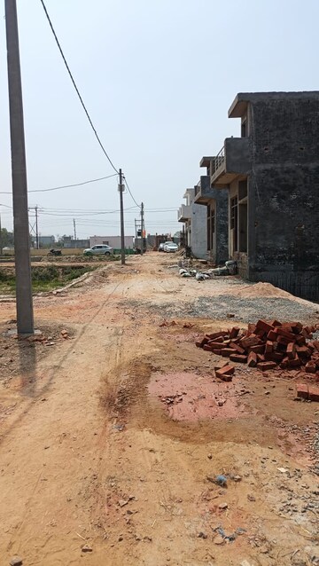  Plot – Exterior View View at Dhoom Manikpur - for Sale