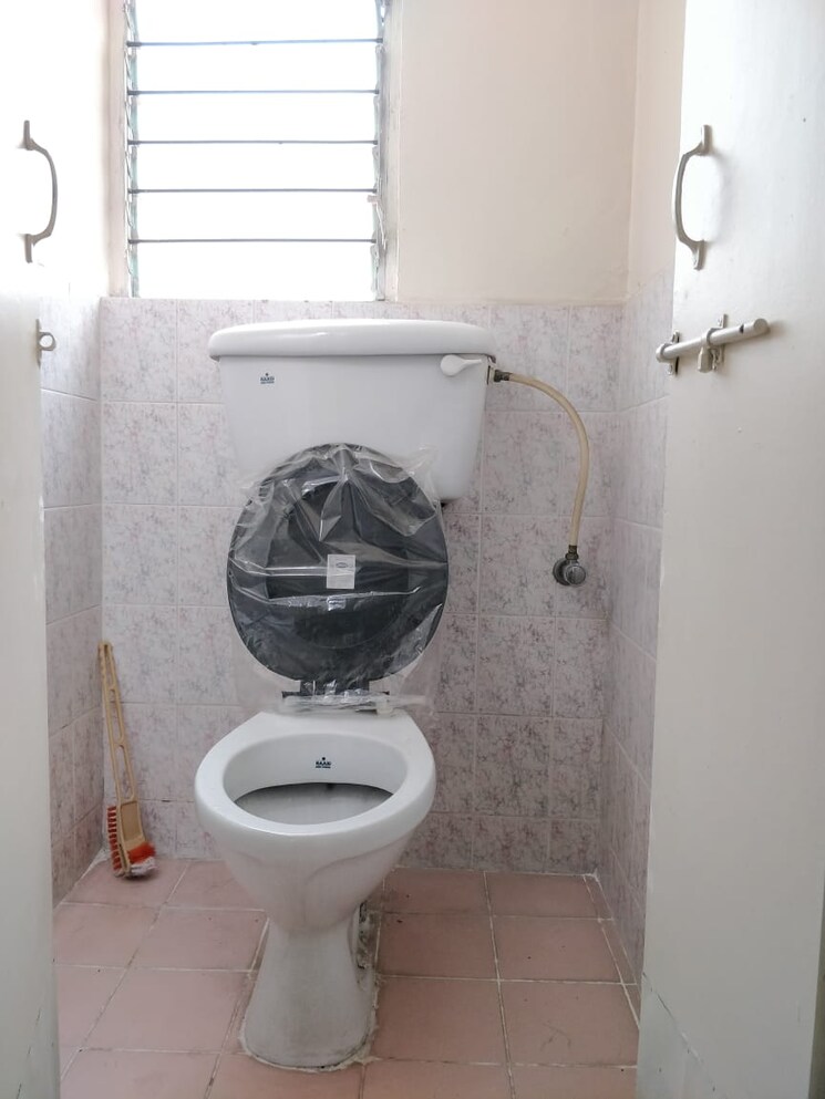 Bathroom, sunshine-court 1 Bedroom 550 Sq.Ft. Apartment In Kalyani Nagar Pune 7457262