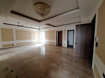 Room in 4 BHK Builder Floor at Ansal API Esencia, Sector 67 – for Sale