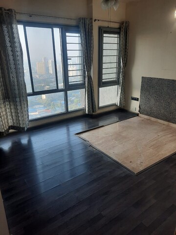 Room in 3.5 BHK Apartment at Imperial Heights Phase 2, Goregaon West – for Sale
