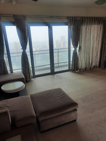 Living Room in 3.5 BHK Apartment at Imperial Heights Phase 2, Goregaon West – for Sale