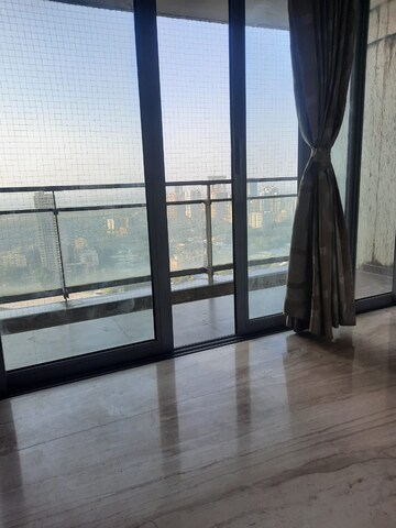 Room in 3.5 BHK Apartment at Imperial Heights Phase 2, Goregaon West – for Sale