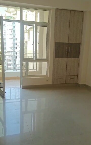 Room in 2.5 BHK Apartment at Supertech Ecociti, Sector 137 – for Sale