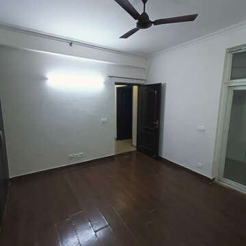 Room in 2 BHK Apartment at Nirala Estate, Tech Zone 4 Greater Noida – for Sale