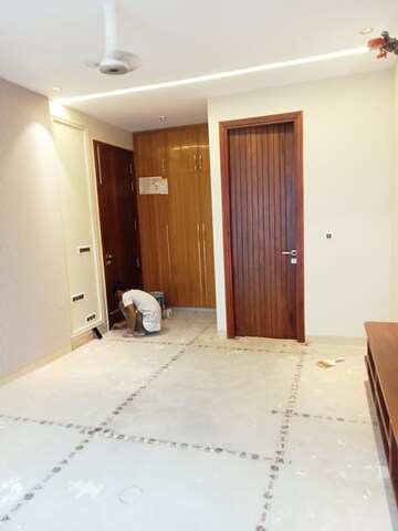 Room in 3 BHK Builder Floor at Pyramid Square 67A, Sector 67 – for Sale