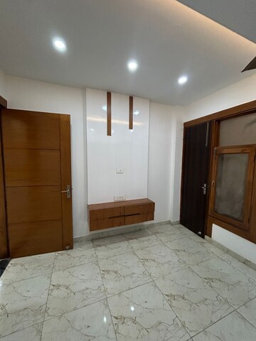 Room in 2 BHK Builder Floor at Royce Vaishali, Vaishali Sector 5 – for Sale
